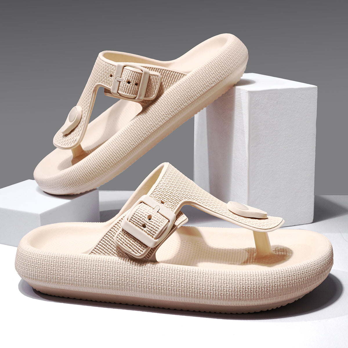 Minimal colors. Maximum comfort.
Premium black & white essentials for everyday life.